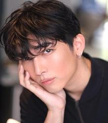 Mew Suppasit Jongcheveevat